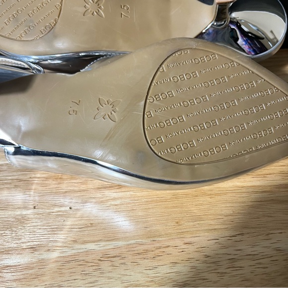 BCBG Silver Kitten Heels Size 7.5 - Picture 9 of 10